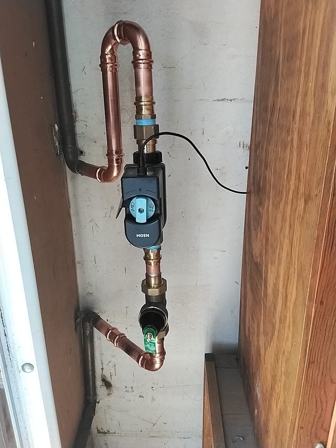 Automatic water shutoff valve installation on copper piping in Cerritos